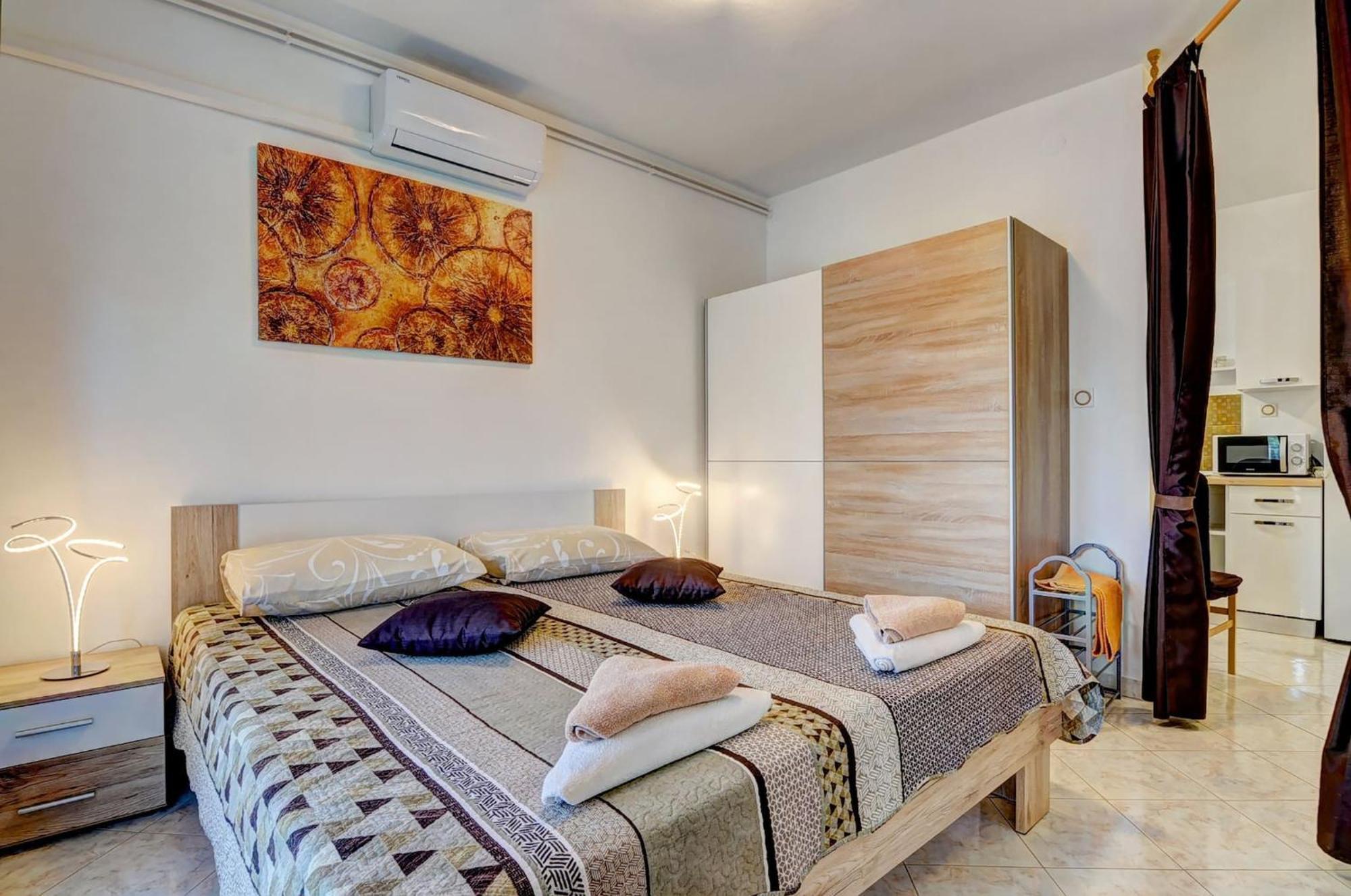 Lovely Apartments In Valbandon Fazana Bagian luar foto