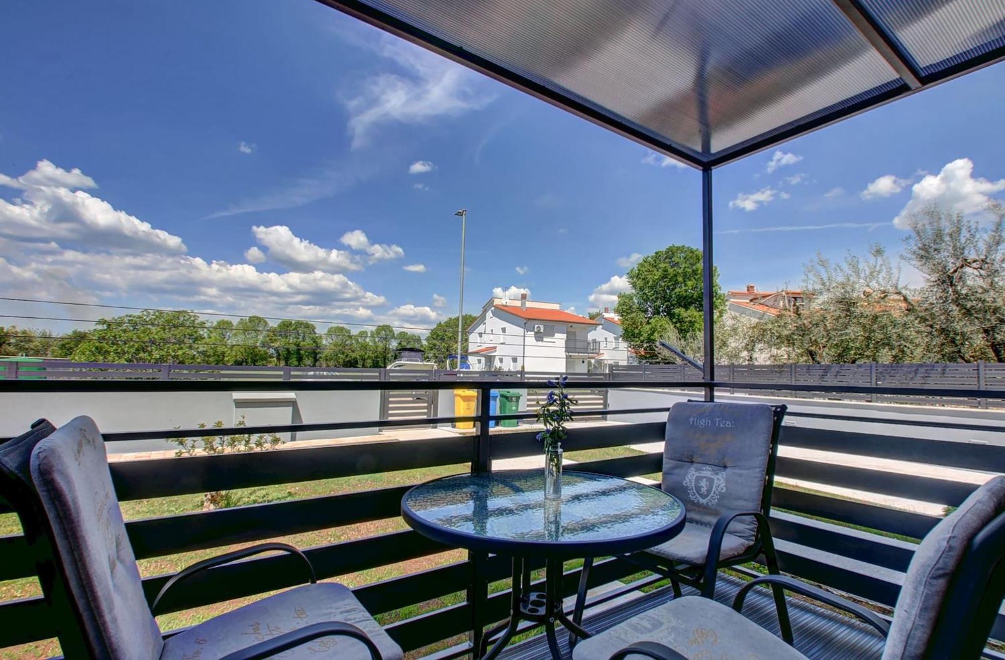 Lovely Apartments In Valbandon Fazana Bagian luar foto