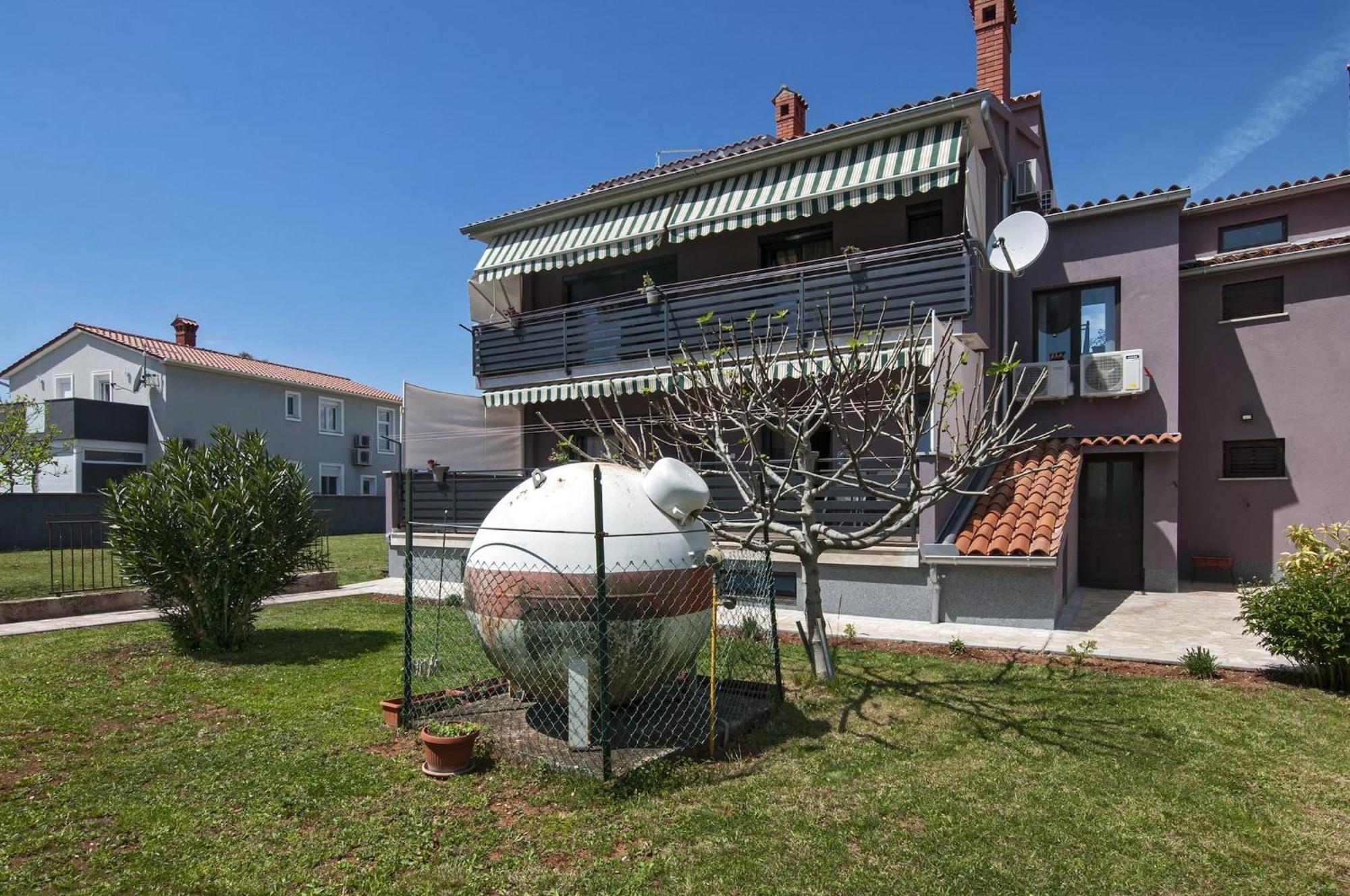 Lovely Apartments In Valbandon Fazana Bagian luar foto
