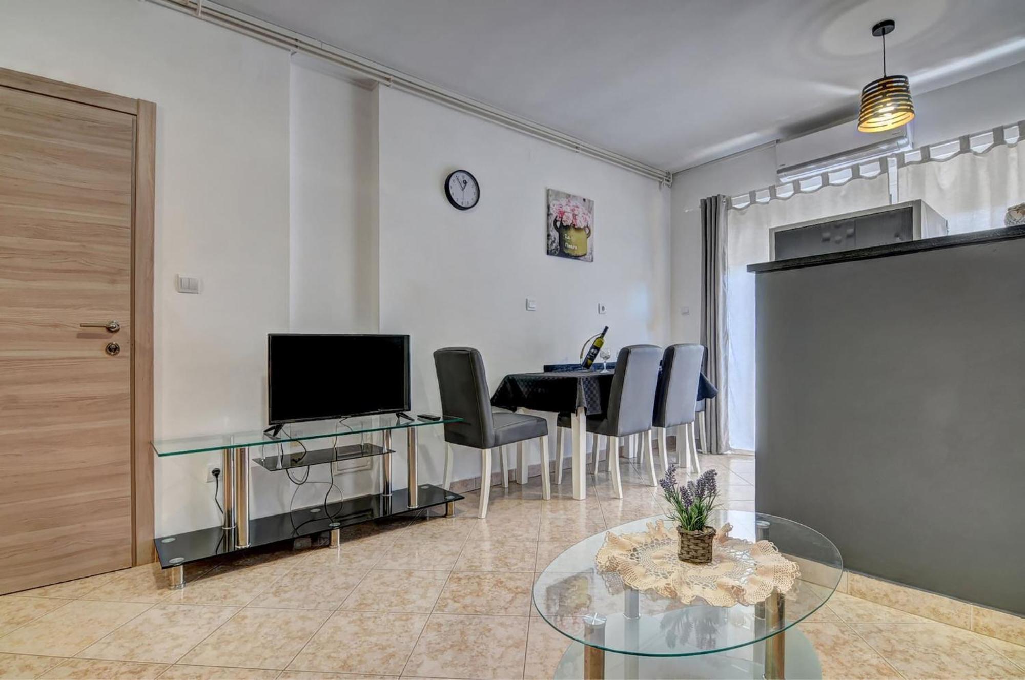 Lovely Apartments In Valbandon Fazana Bagian luar foto