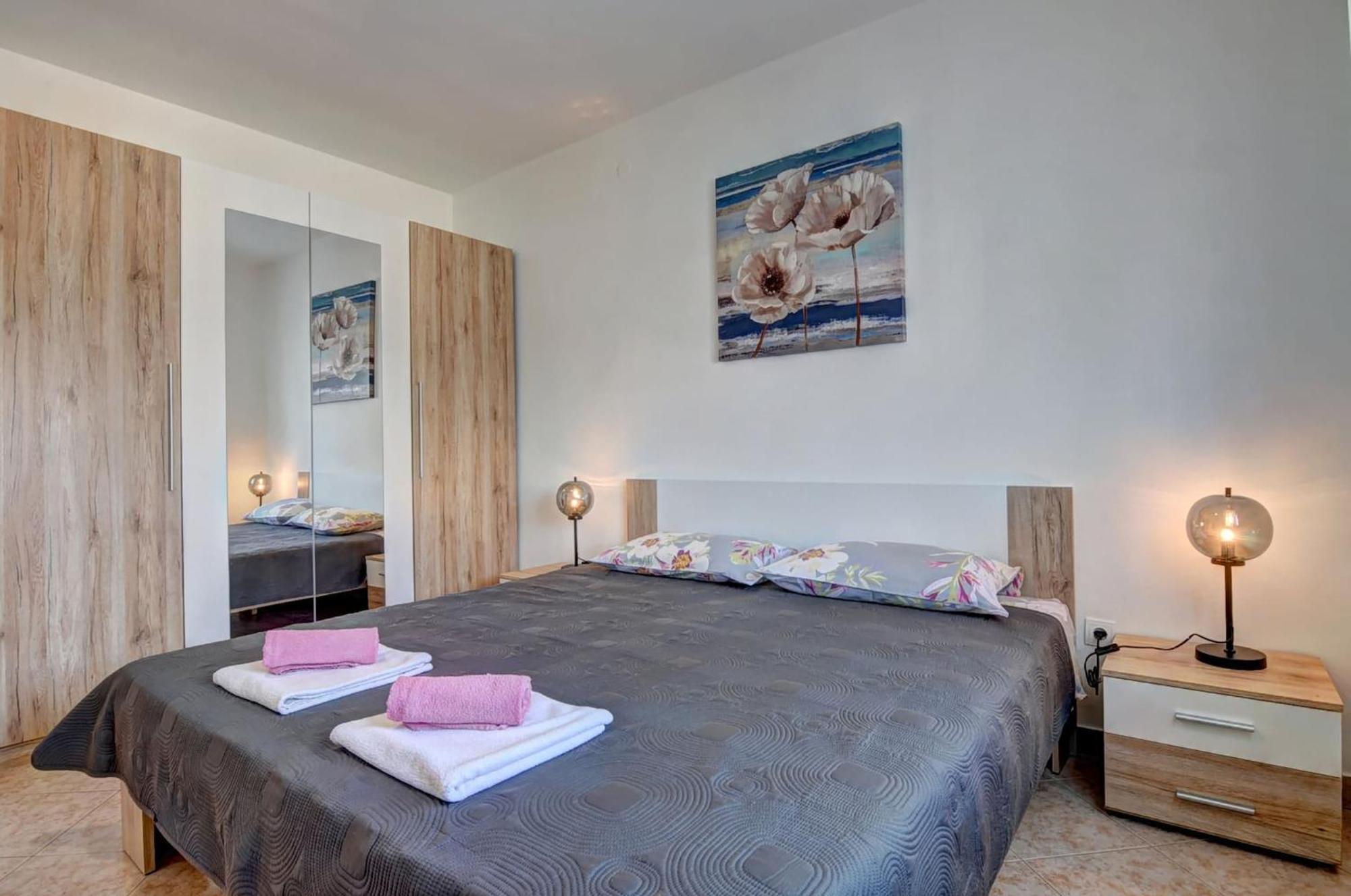Lovely Apartments In Valbandon Fazana Bagian luar foto